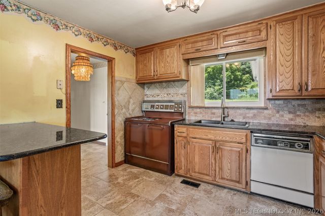 2219 N Main Street, Tulsa, OK 74106