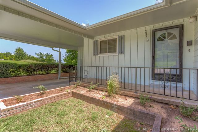 2219 N Main Street, Tulsa, OK 74106