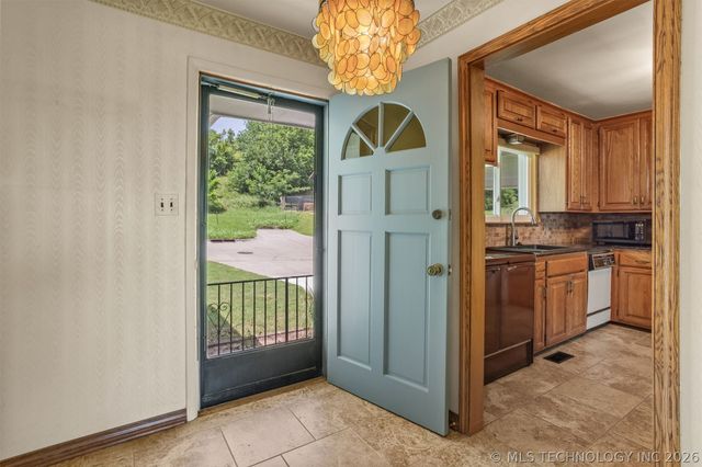 2219 N Main Street, Tulsa, OK 74106