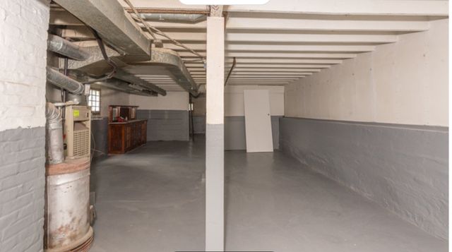 8653 S Saginaw Avenue, Chicago, IL 60617