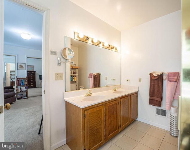 9217 HOBART ST, Springdale, MD 20774