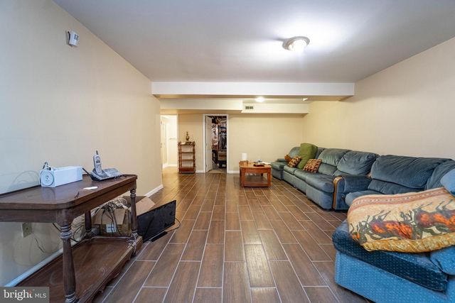 9217 HOBART ST, Springdale, MD 20774