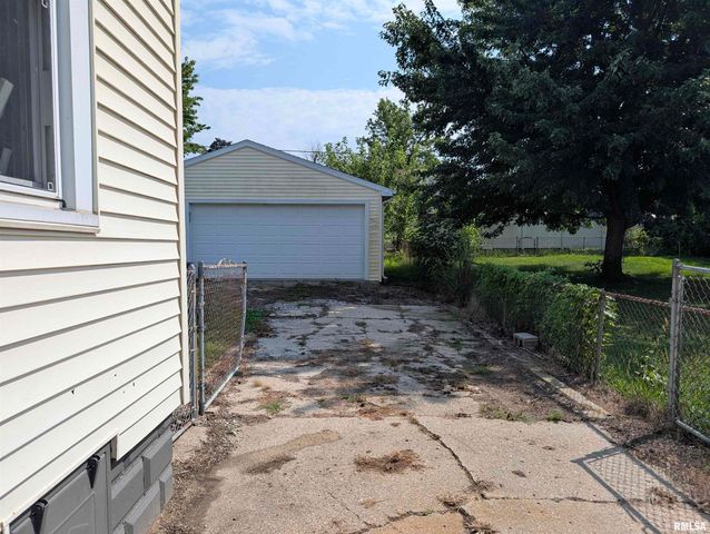 552 CAROLA Street, Creve Coeur, IL 61610