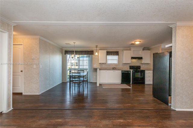 21661 NW 8th Ct, Pembroke Pines, FL 33029