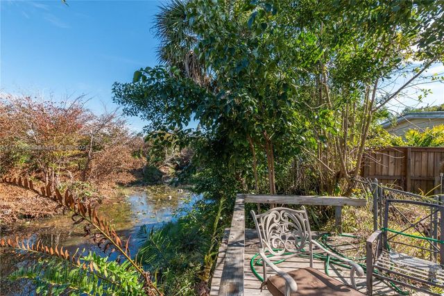 21661 NW 8th Ct, Pembroke Pines, FL 33029