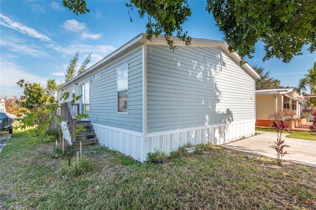 21661 NW 8th Ct, Pembroke Pines, FL 33029