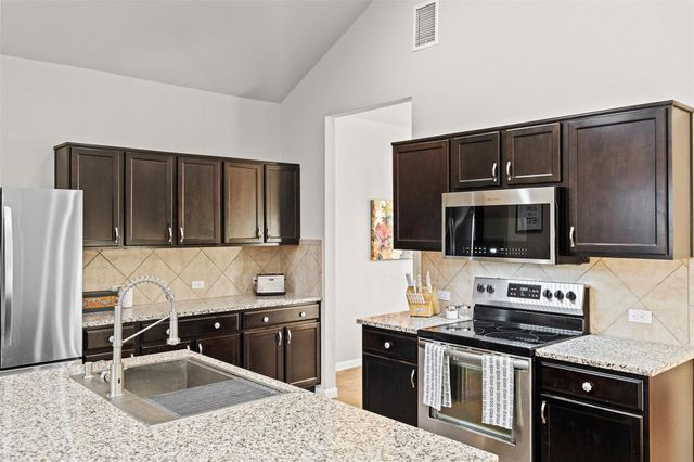 204 Armano Bayou WAY, Hutto, TX 78634