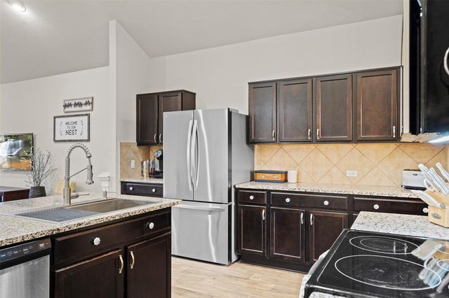 204 Armano Bayou WAY, Hutto, TX 78634