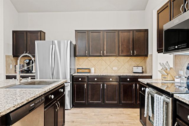 204 Armano Bayou WAY, Hutto, TX 78634