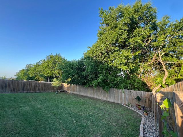 204 Armano Bayou WAY, Hutto, TX 78634