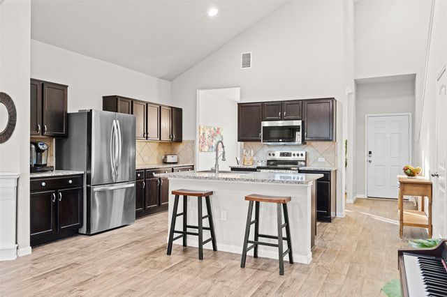 204 Armano Bayou WAY, Hutto, TX 78634