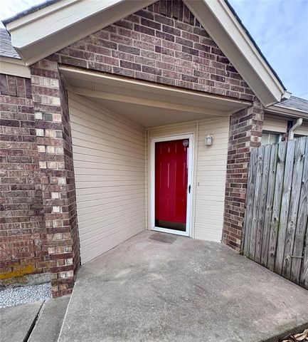 2407 Lakecrest Drive, Moore, OK 73170