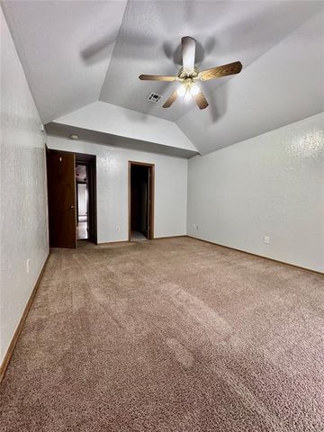 2407 Lakecrest Drive, Moore, OK 73170