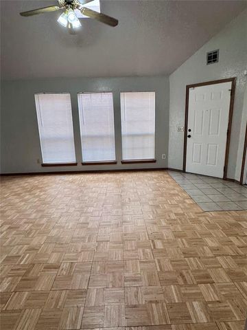 2407 Lakecrest Drive, Moore, OK 73170