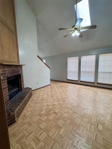 2407 Lakecrest Drive, Moore, OK 73170