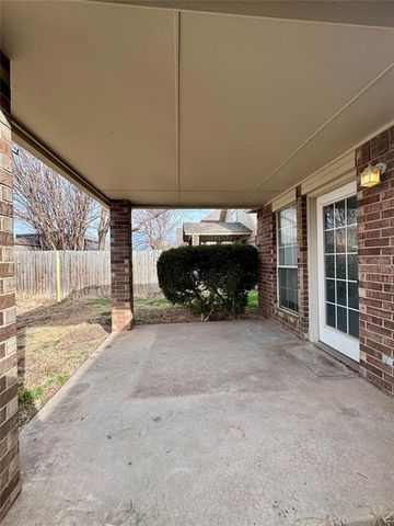 2407 Lakecrest Drive, Moore, OK 73170