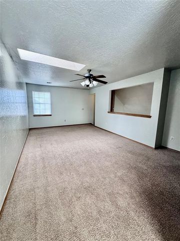 2407 Lakecrest Drive, Moore, OK 73170