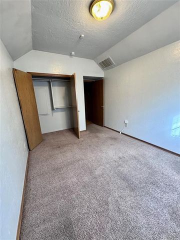 2407 Lakecrest Drive, Moore, OK 73170