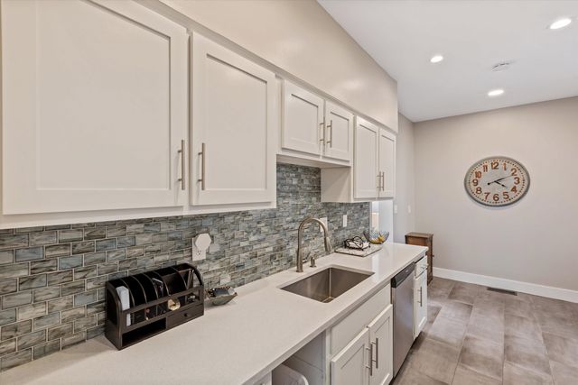 1834 HUNTERS CREEK DR, Germantown, TN 38138