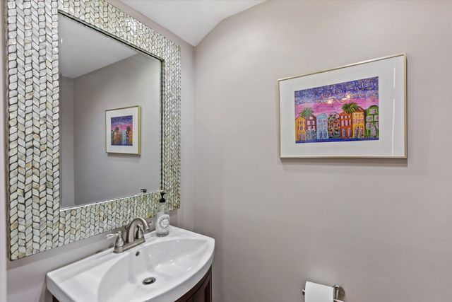 1834 HUNTERS CREEK DR, Germantown, TN 38138