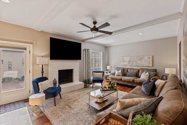 1834 HUNTERS CREEK DR, Germantown, TN 38138