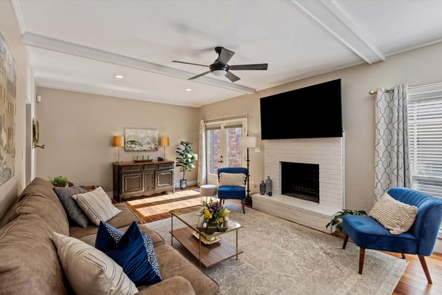 1834 HUNTERS CREEK DR, Germantown, TN 38138