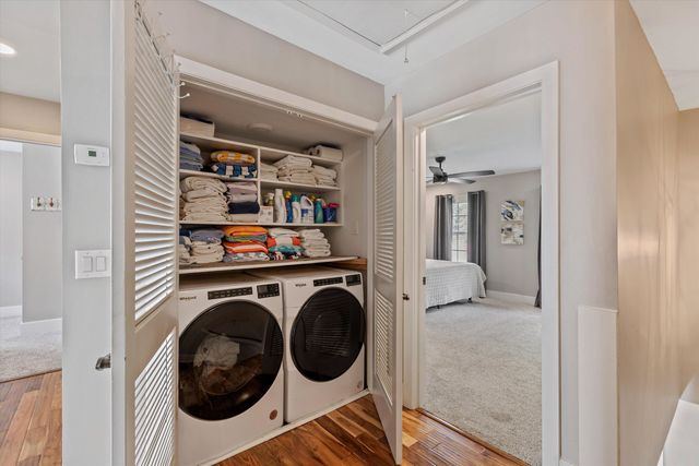 1834 HUNTERS CREEK DR, Germantown, TN 38138