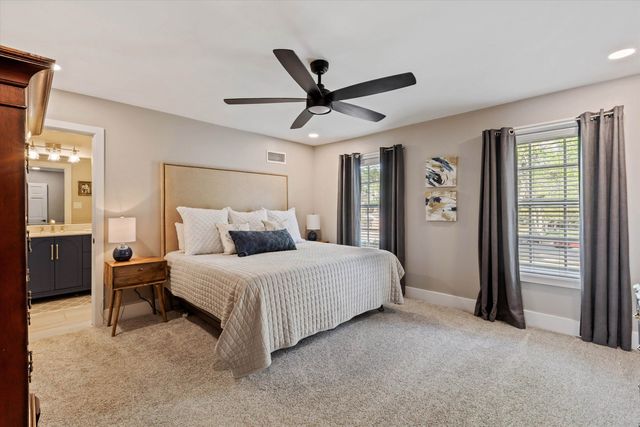 1834 HUNTERS CREEK DR, Germantown, TN 38138