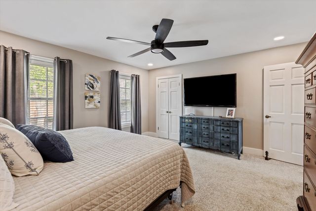 1834 HUNTERS CREEK DR, Germantown, TN 38138