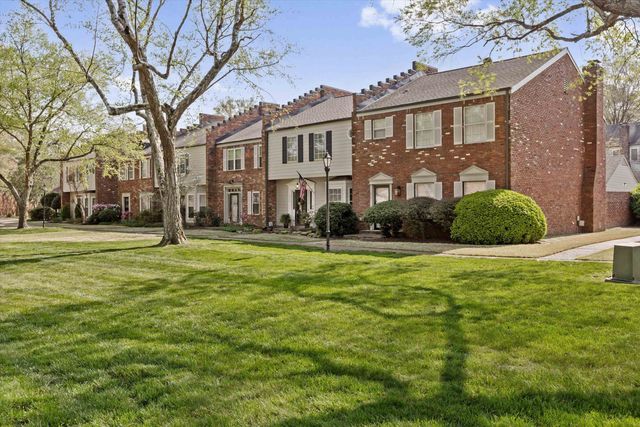 1834 HUNTERS CREEK DR, Germantown, TN 38138