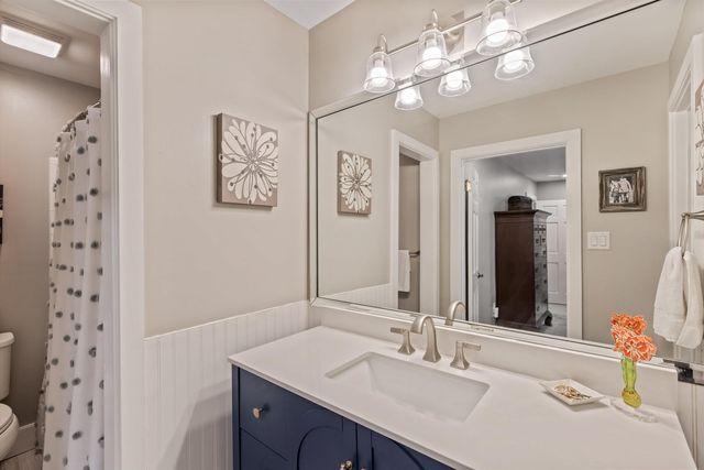 1834 HUNTERS CREEK DR, Germantown, TN 38138