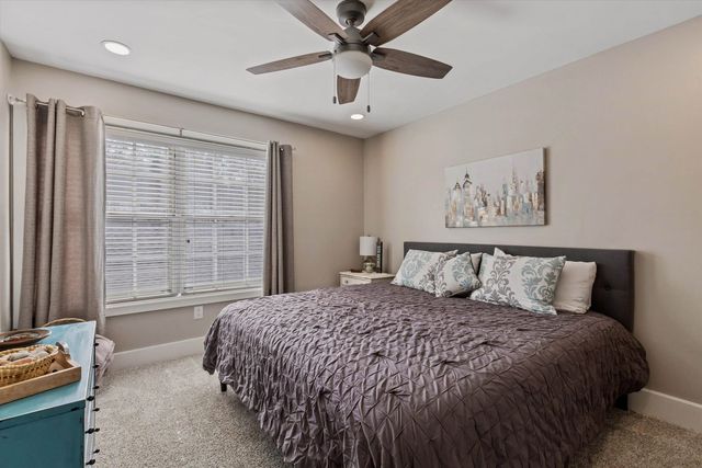 1834 HUNTERS CREEK DR, Germantown, TN 38138