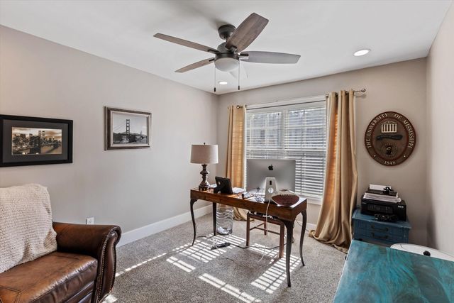 1834 HUNTERS CREEK DR, Germantown, TN 38138