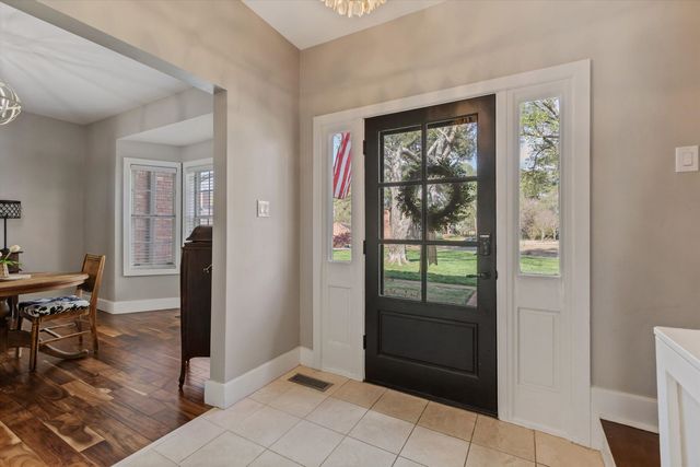 1834 HUNTERS CREEK DR, Germantown, TN 38138