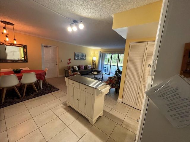 1009 Green Pine Boulevard G1, West Palm Beach, FL 33409