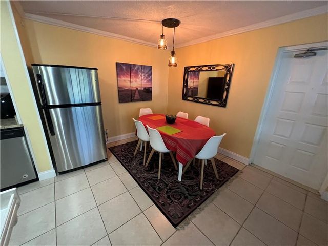 1009 Green Pine Boulevard G1, West Palm Beach, FL 33409