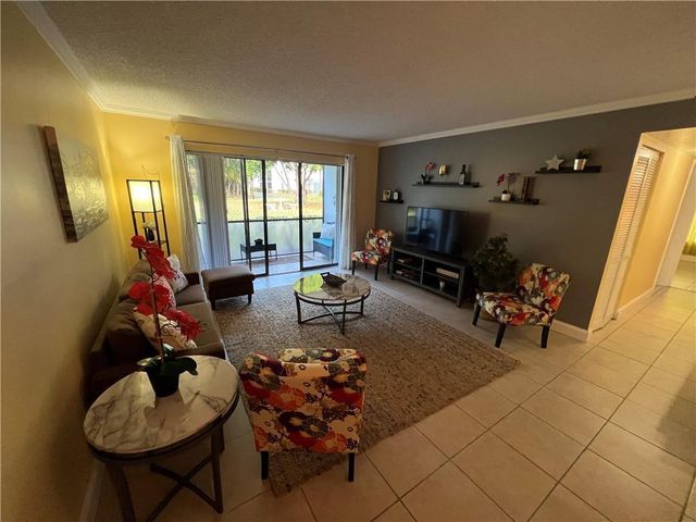 1009 Green Pine Boulevard G1, West Palm Beach, FL 33409