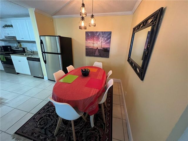 1009 Green Pine Boulevard G1, West Palm Beach, FL 33409