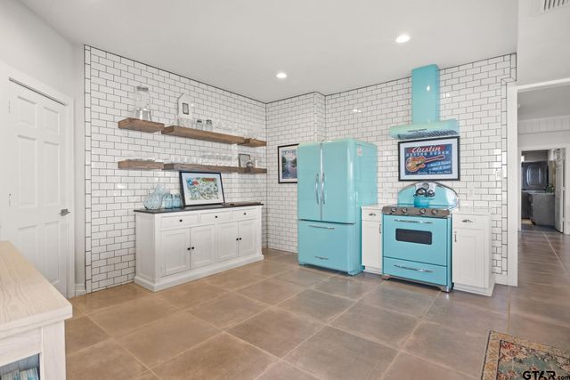 359 E El Dorado, Scroggins, TX 75480