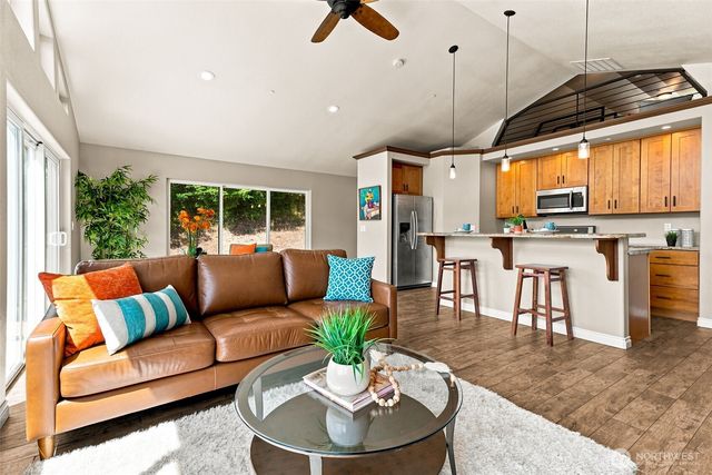 2040 Summit Lake Shore Road NW, Olympia, WA 98502