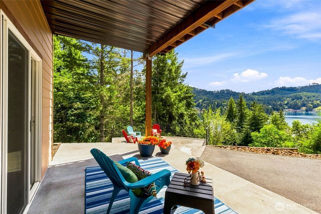 2040 Summit Lake Shore Road NW, Olympia, WA 98502