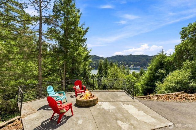 2040 Summit Lake Shore Road NW, Olympia, WA 98502