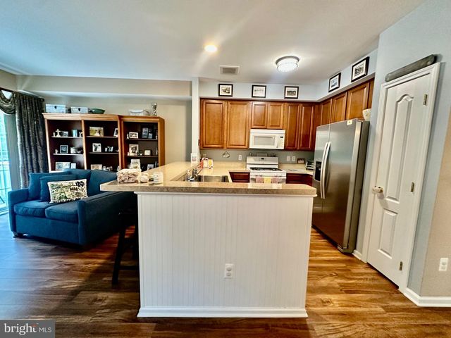 281 HAWTHORNE LN, Barnegat, NJ 08005