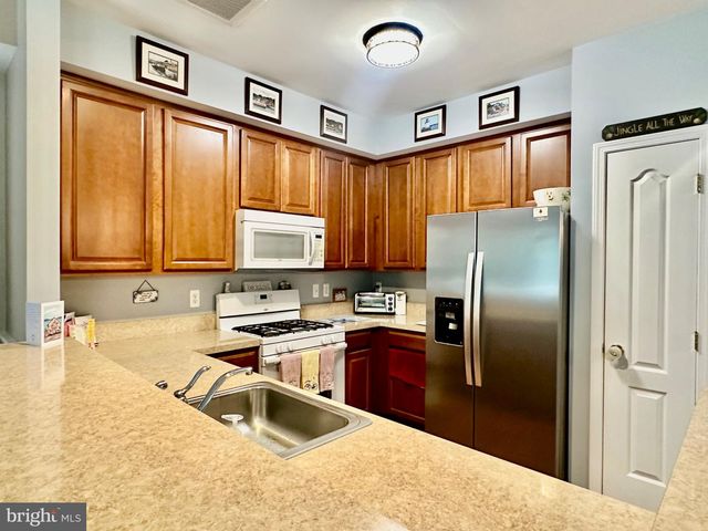 281 HAWTHORNE LN, Barnegat, NJ 08005