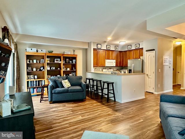 281 HAWTHORNE LN, Barnegat, NJ 08005