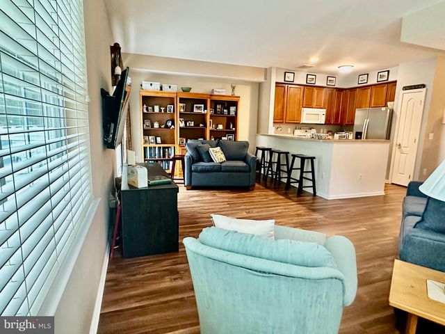 281 HAWTHORNE LN, Barnegat, NJ 08005