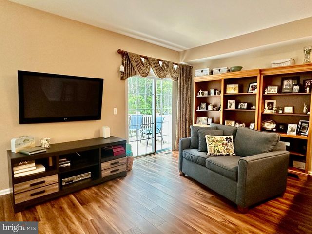 281 HAWTHORNE LN, Barnegat, NJ 08005