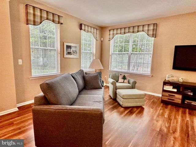 281 HAWTHORNE LN, Barnegat, NJ 08005