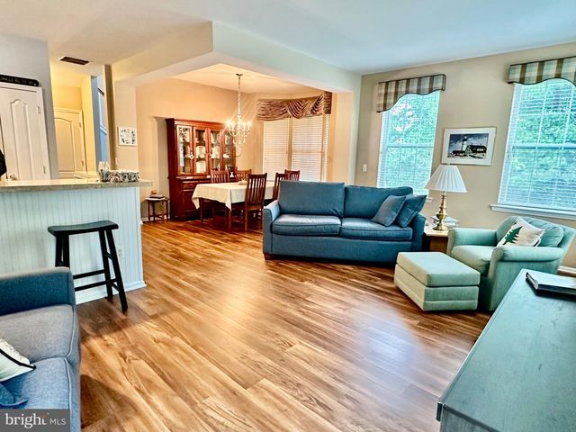 281 HAWTHORNE LN, Barnegat, NJ 08005