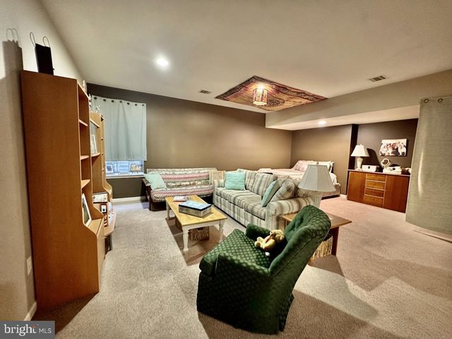 281 HAWTHORNE LN, Barnegat, NJ 08005